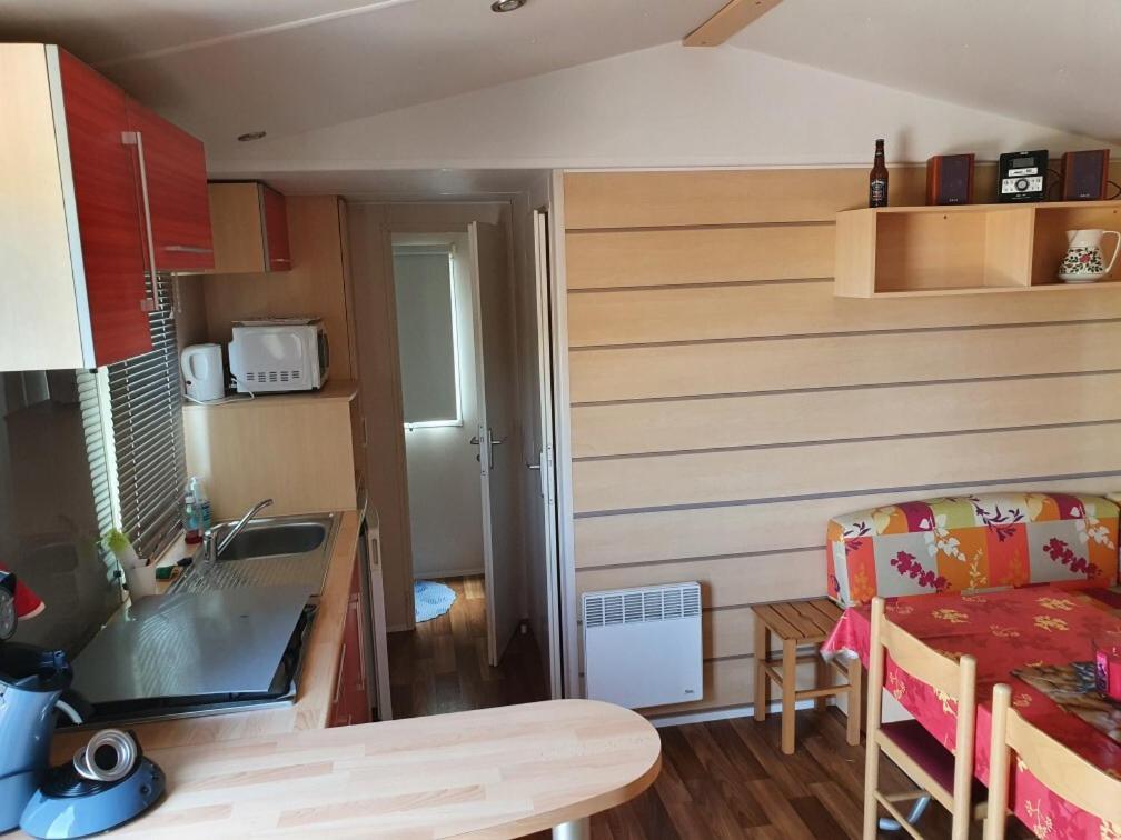Mobil Home avec spacieuse terrasse à Meschers proche de Royan Esterno foto